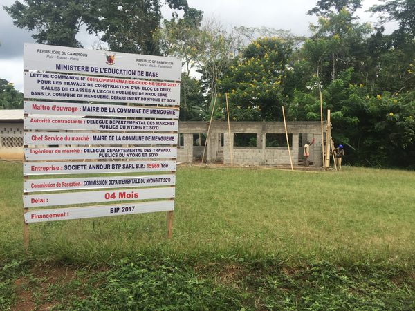 Panneau de chantier, école publique de Nkol-Ebae
