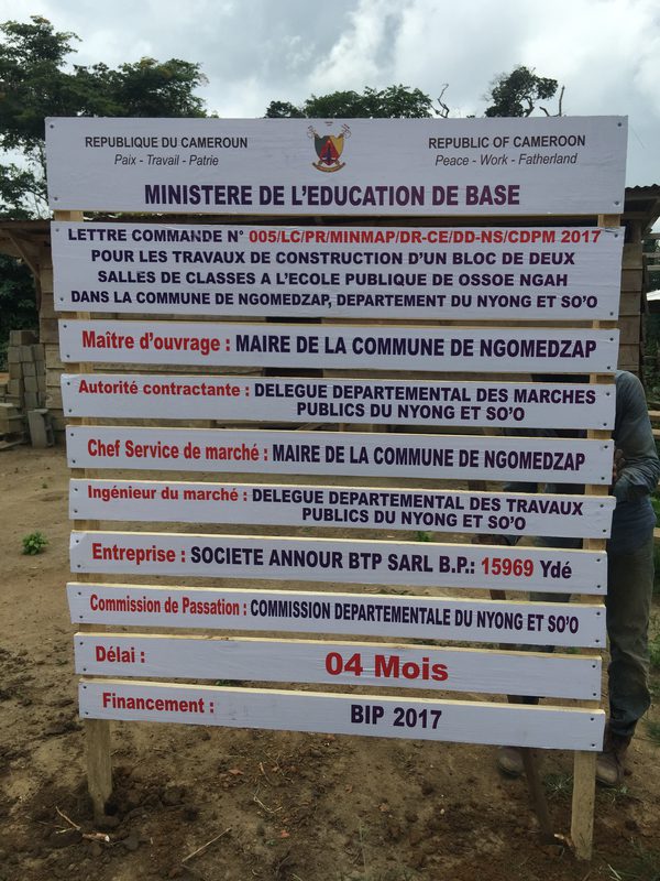 Panneau de chantier, école publique d'Ossoé Ngah